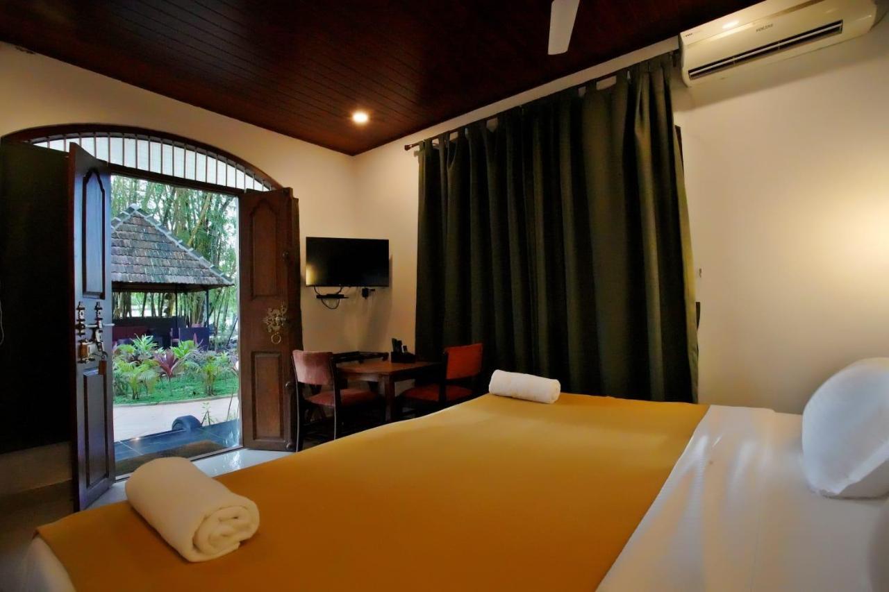 Bamboo Lagoon Backwater Front Resort Alappuzha Buitenkant foto