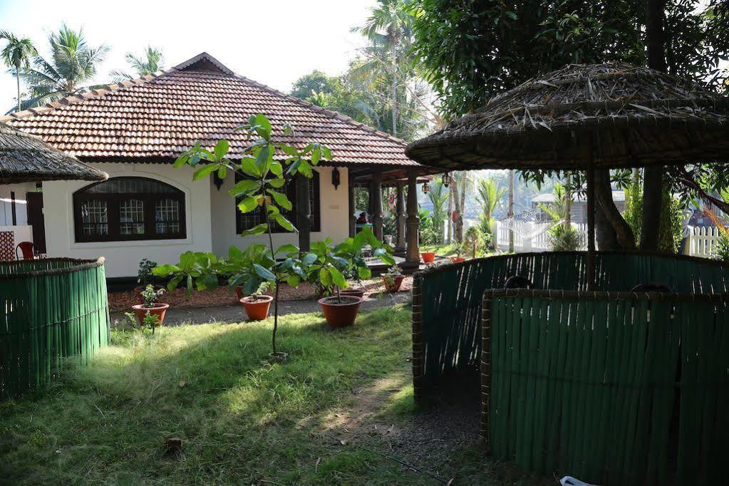 Bamboo Lagoon Backwater Front Resort Alappuzha Buitenkant foto